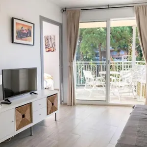https://apartamentos-playa-caballo-blanco.top-hotels-tarragona.com